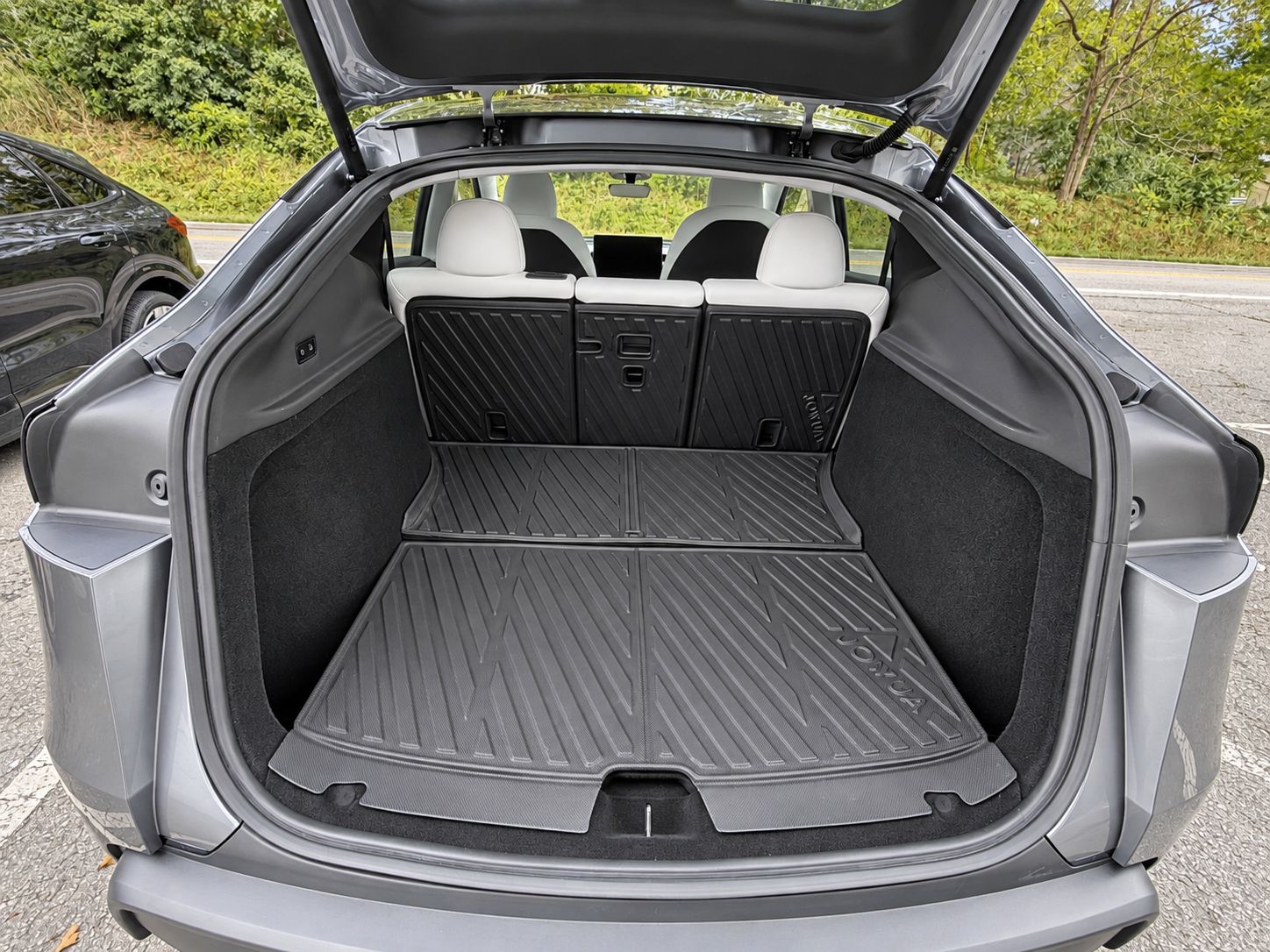 Used 2026 Tesla Model Y Long Range RWD image 17