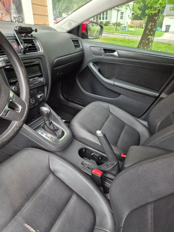 Used 2012 Volkswagen Jetta SE FWD image 13