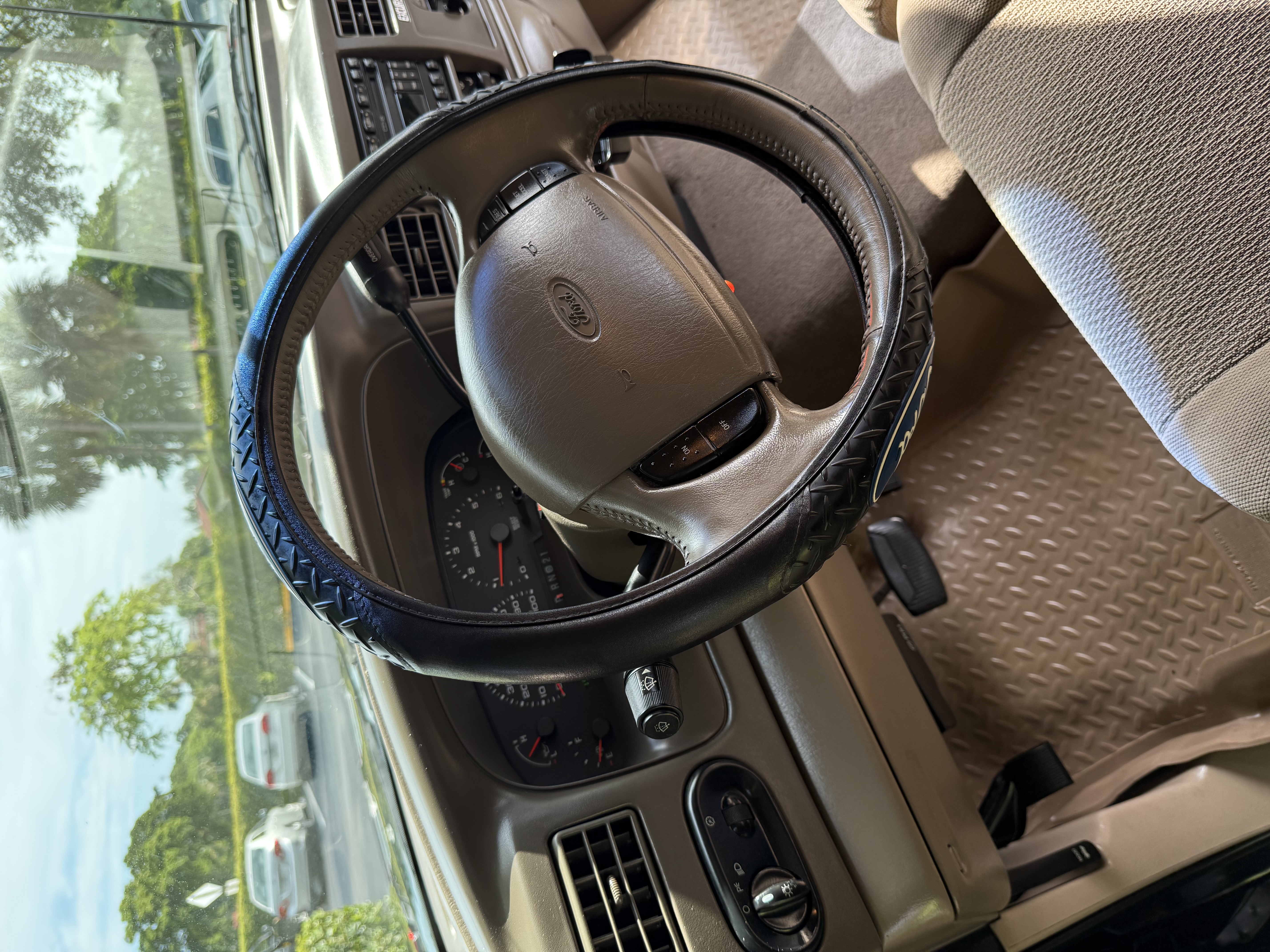 Used 2002 Ford Excursion XLT AWD/4WD image 14