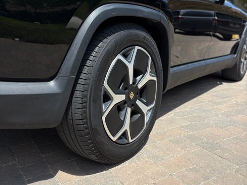Used 2023 Rivian R1S Launch Edition AWD/4WD image 6