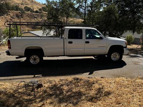 Used 2003 GMC Sierra 2500 SLE w/ Skid Plate Package image 4