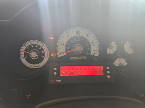 Used 2014 Toyota FJ Cruiser Sport Utility 2D w/ Convenience Package image 12