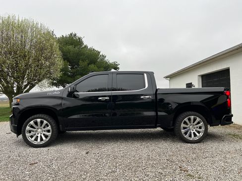Used 2021 Chevrolet Silverado 1500 High Country w/ Technology Package AWD/4WD image 2