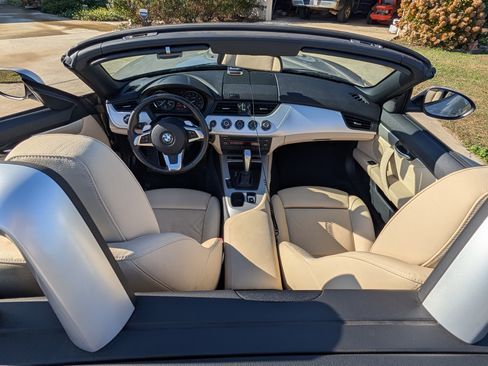 Used 2009 BMW Z4 sDrive30i image 17