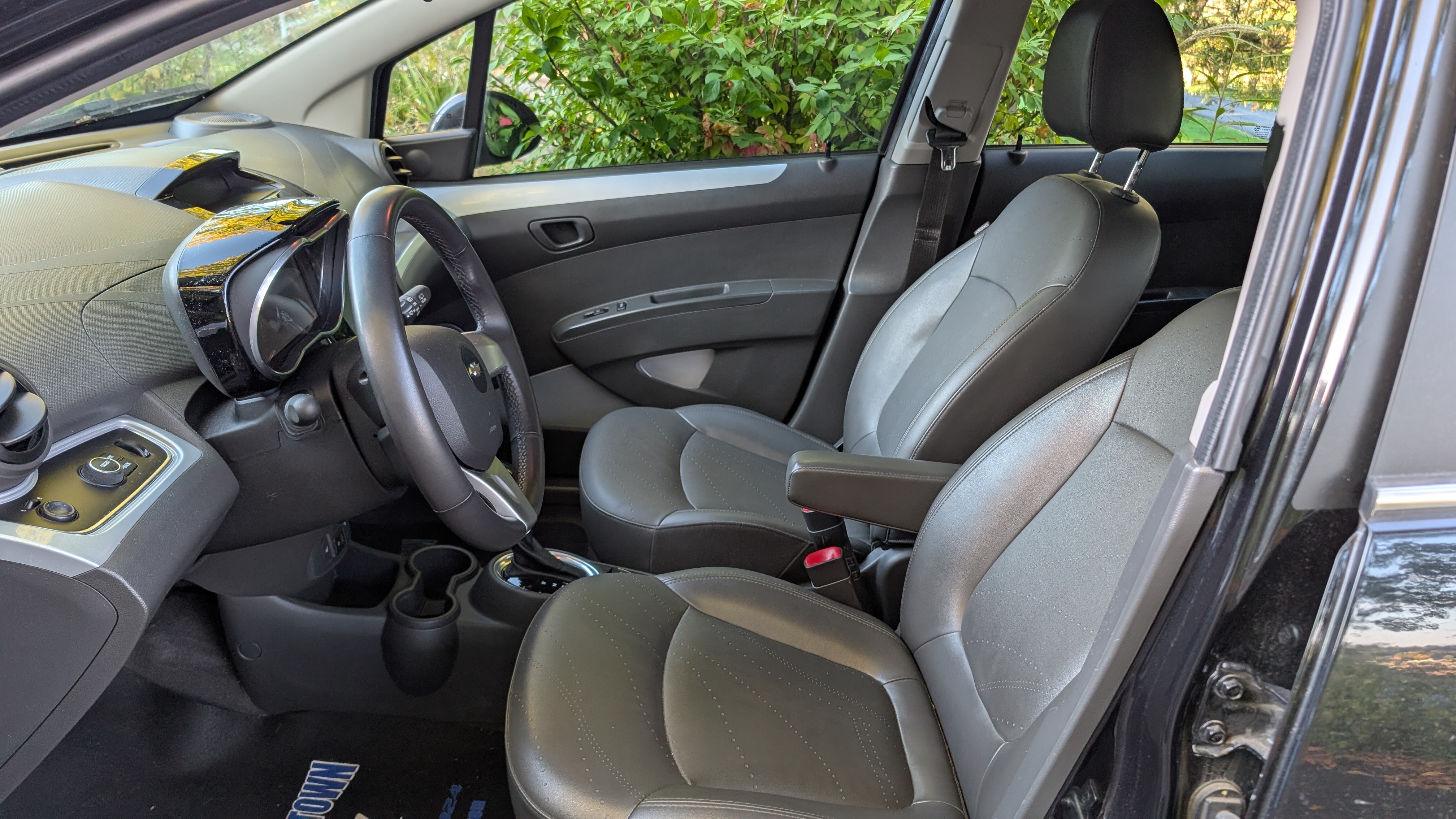 Used 2016 Chevrolet Spark LT FWD image 2