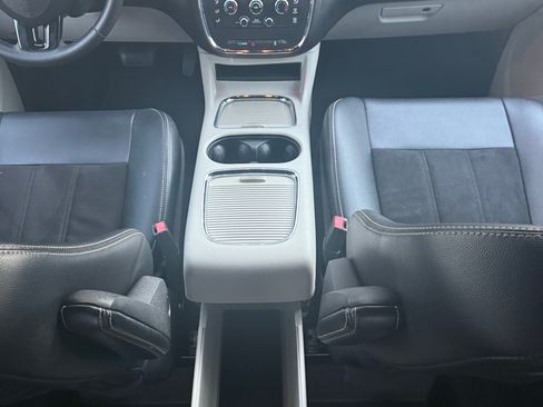 Used 2019 Dodge Grand Caravan SXT image 20