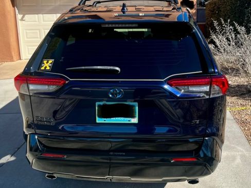 Used 2021 Toyota RAV4 SE w/ Weather & Moonroof Package image 4