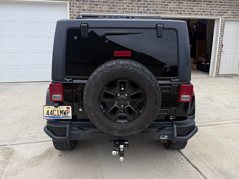 Used 2016 Jeep Wrangler Unlimited Sahara image 5