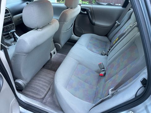 Used 2003 Saturn L-Series L200 w/ Sport Pkg FWD image 5