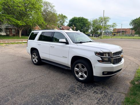 Used 2019 Chevrolet Tahoe LT w/ Luxury Package AWD/4WD image 2