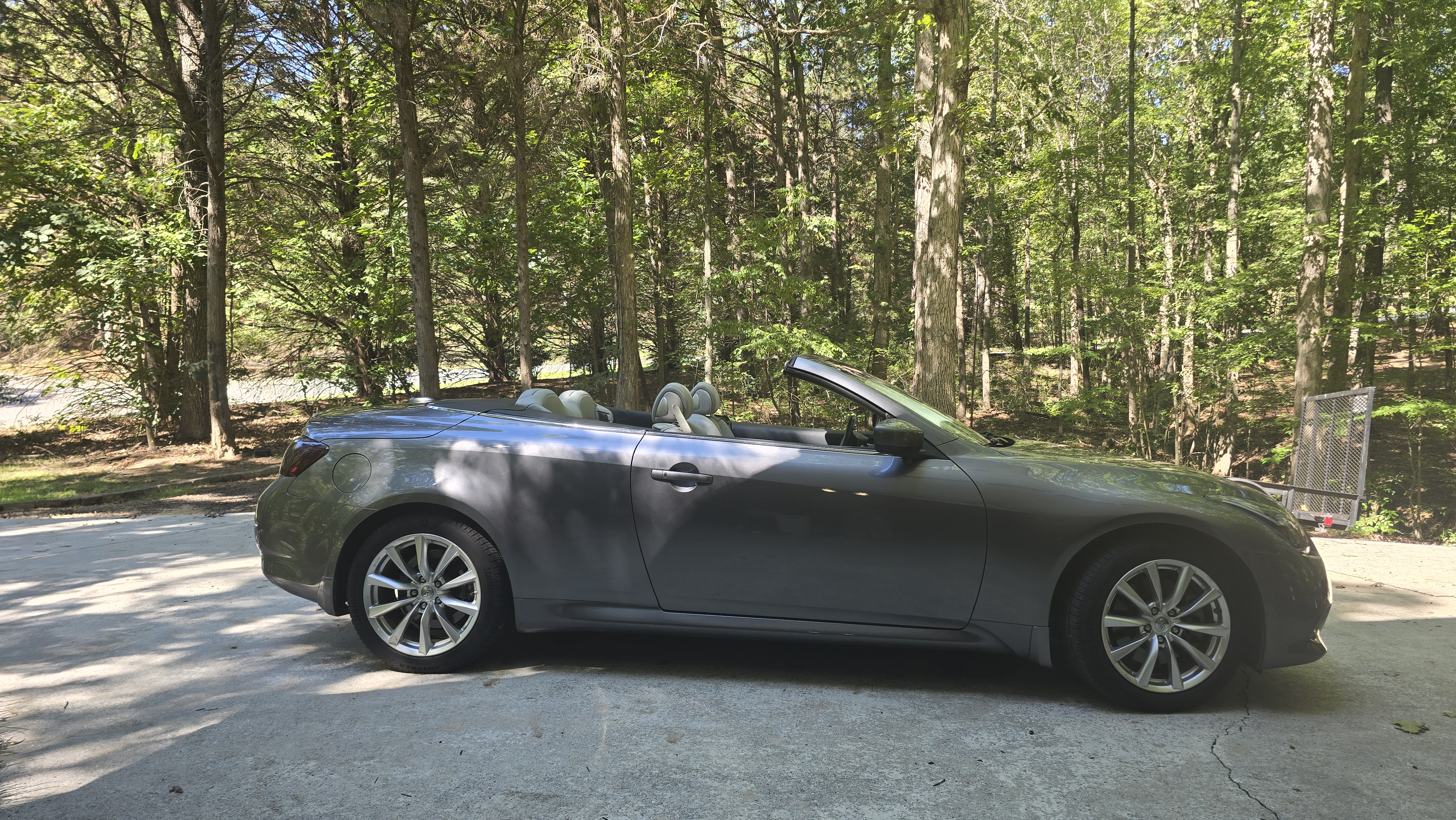 Used 2012 INFINITI G37 Convertible w/ Premium Pkg RWD image 1