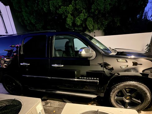 Used 2013 Chevrolet Suburban LTZ image 4