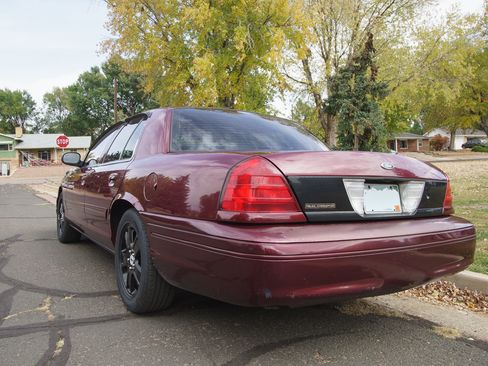 Used 2004 Ford Crown Victoria LX image 5
