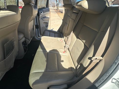 Used 2019 Jeep Grand Cherokee Limited image 12