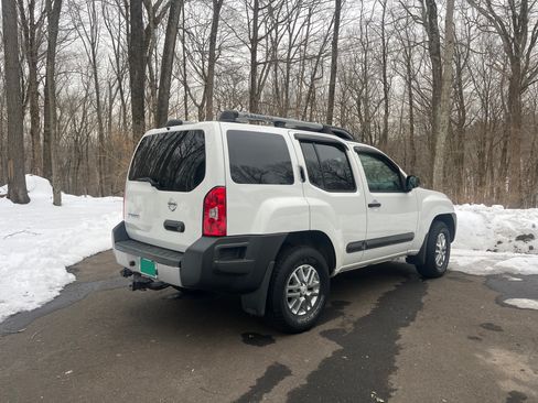 Used 2014 Nissan Xterra S w/ Value Package image 2