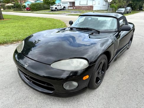 Used 1995 Dodge Viper RT/10 image 4