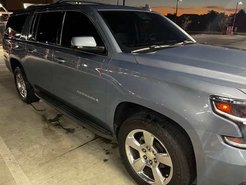 Used 2016 Chevrolet Suburban LT image 4