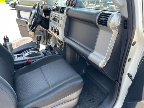 Used 2013 Toyota FJ Cruiser 4WD w/ Upgrade Pkg image 11