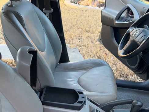 Used 2009 Toyota RAV4 Limited image 15