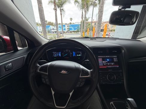 Used 2014 Ford Fusion Titanium FWD image 5