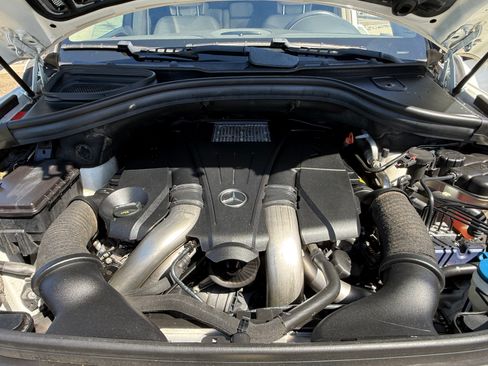 Used 2015 Mercedes-Benz GL 550 4MATIC image 14