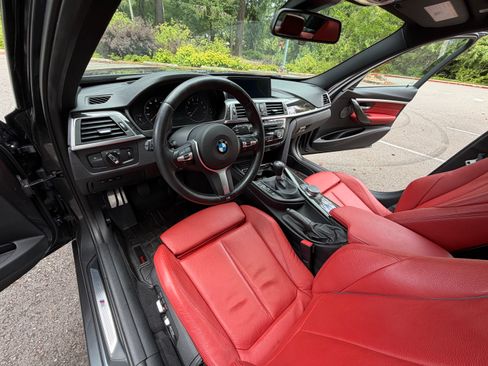 Used 2018 BMW 340i Sedan RWD image 16