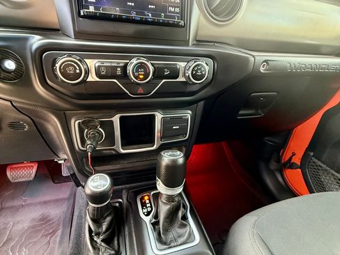 Used 2018 Jeep Wrangler Unlimited Sport image 29