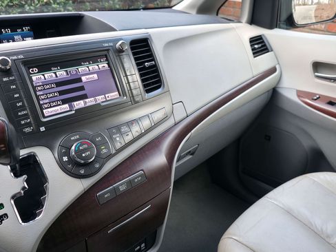 Used 2011 Toyota Sienna XLE w/ XLE Navigation Pkg image 5