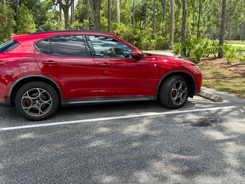 Used 2022 Alfa Romeo Stelvio Ti AWD/4WD image 2