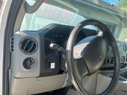 Used 2015 Ford E-350 and Econoline 350 Super Duty image 8