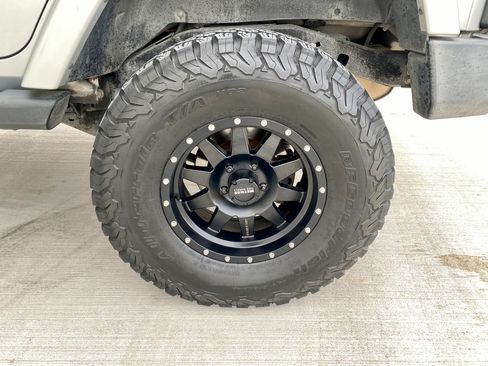 Used 2012 Jeep Wrangler Unlimited Sahara w/ Connectivity Group image 20