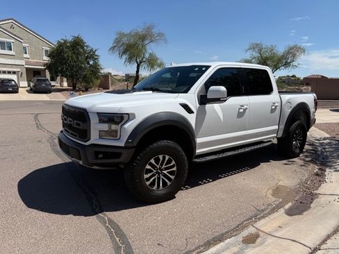 Used 2019 Ford F150 Raptor w/ Equipment Group 802A Luxury AWD/4WD image 2