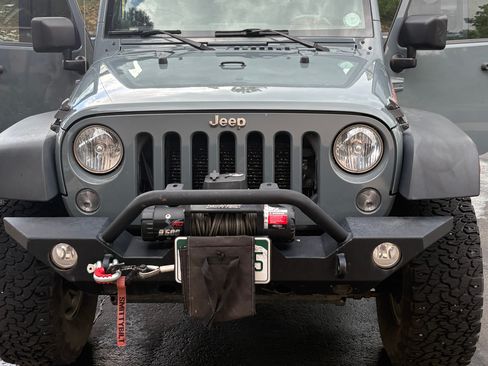 Used 2014 Jeep Wrangler Unlimited Rubicon w/ Connectivity Group image 4