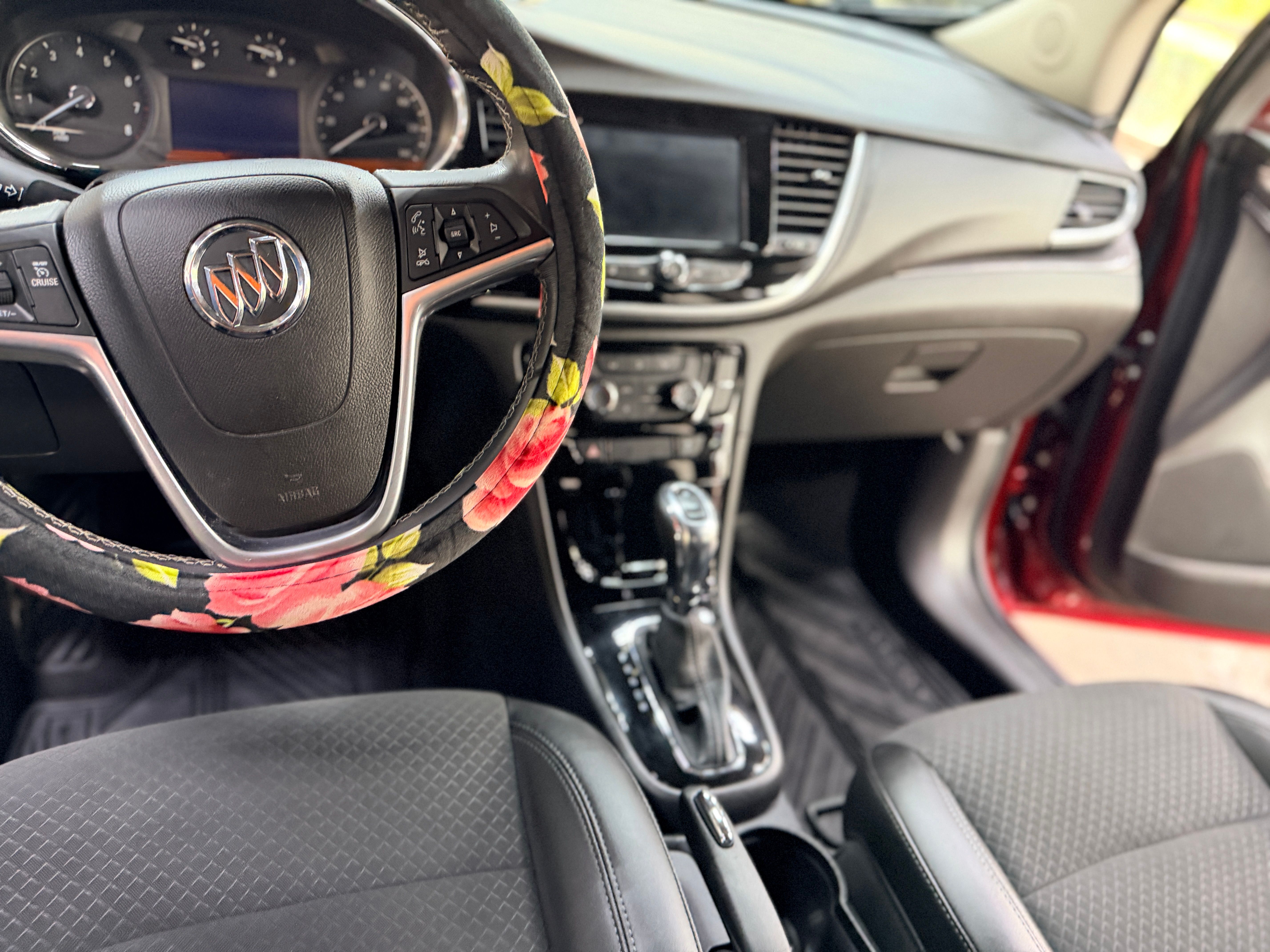 Used 2022 Buick Encore Preferred AWD/4WD image 5