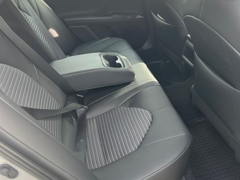 Used 2024 Toyota Camry SE image 11