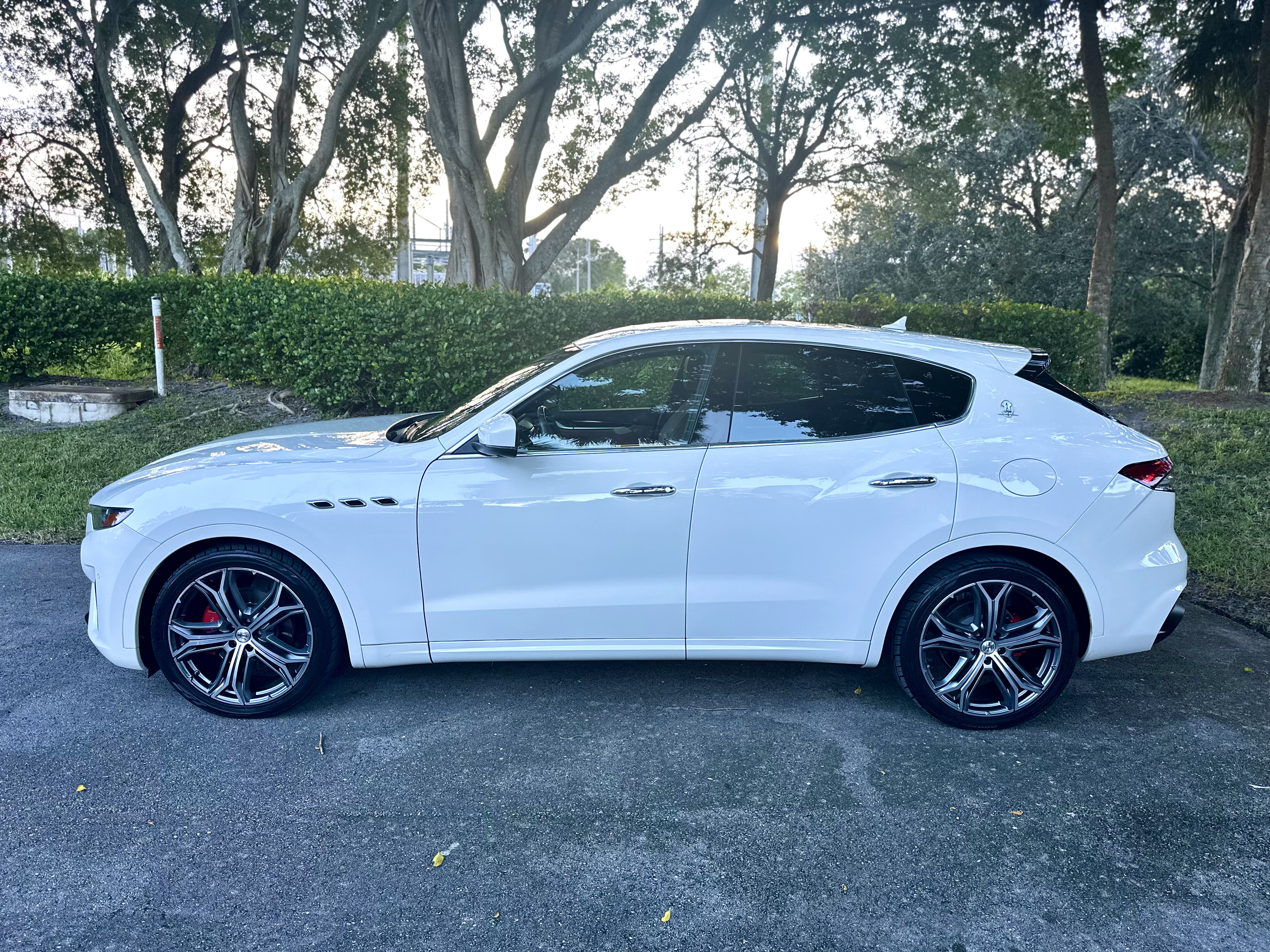 Used 2021 Maserati Levante AWD/4WD image 8