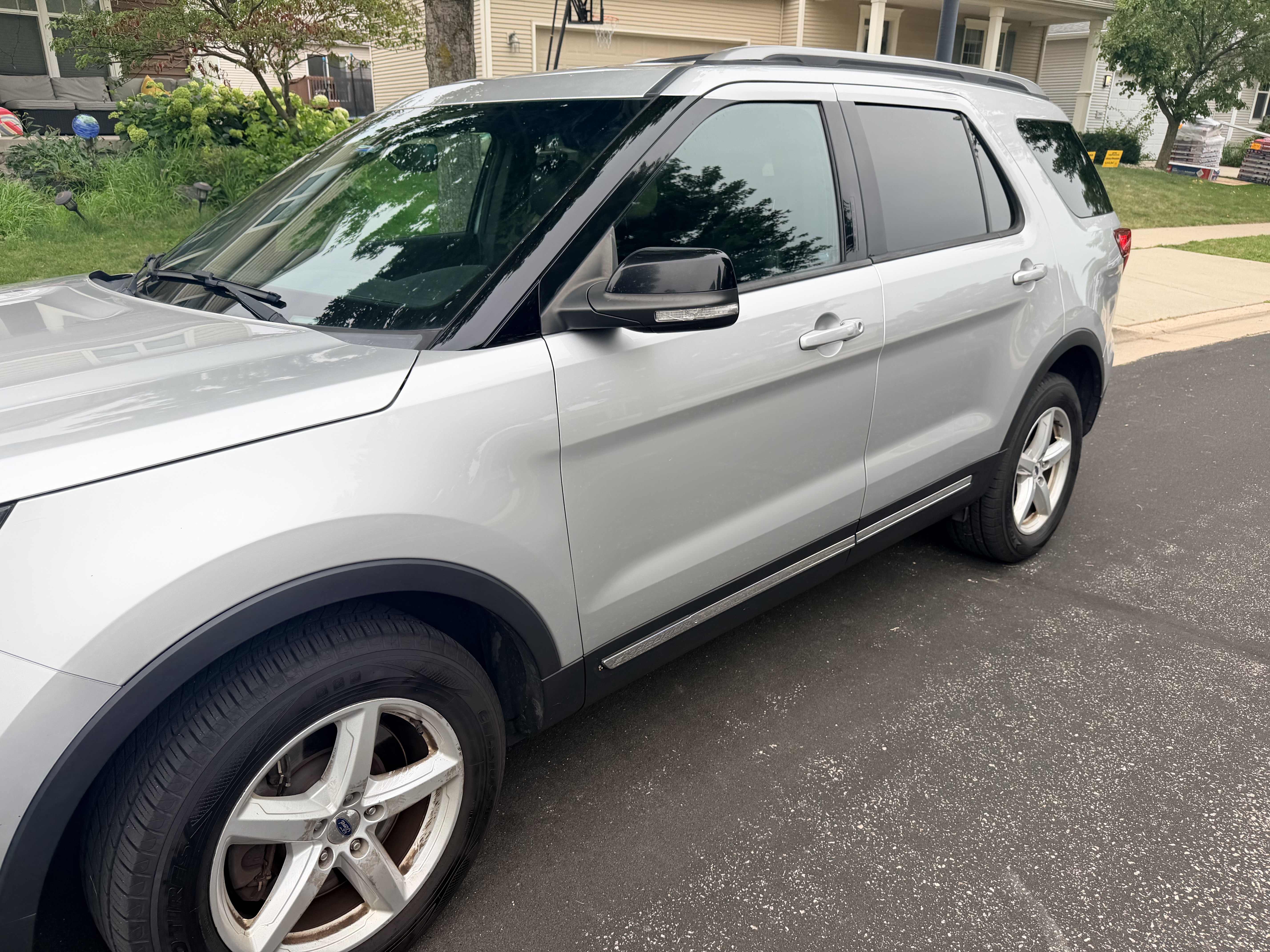 Used 2016 Ford Explorer XLT w/ Equipment Group 202A AWD/4WD image 5