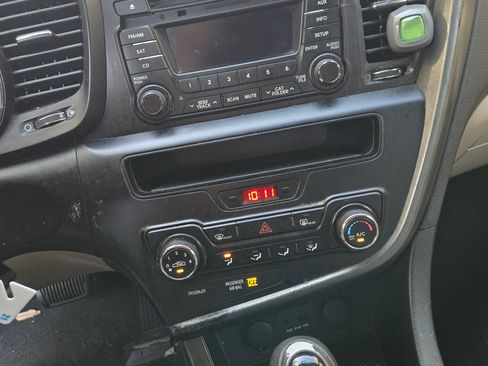 Used 2011 Kia Optima LX w/ Convenience Pkg image 1