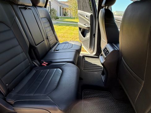 Used 2024 Volkswagen Atlas Cross Sport SEL R-Line image 11