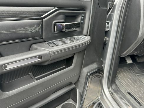 Used 2022 RAM 5500 4x4 Crew Cab image 8