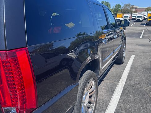Used 2012 Cadillac Escalade ESV Platinum AWD/4WD image 4