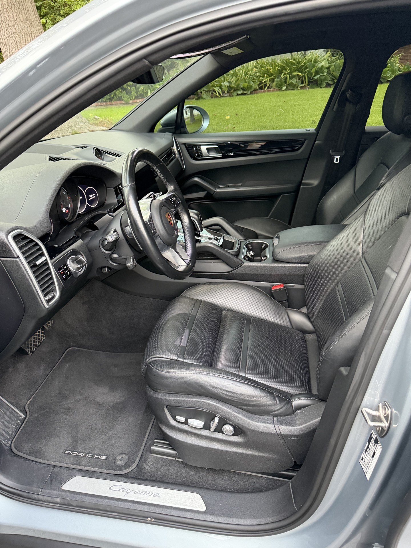 Used 2020 Porsche Cayenne AWD/4WD image 6