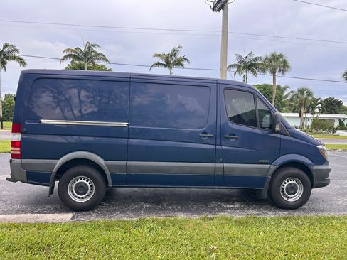Used 2014 Mercedes-Benz Sprinter 2500 image 4