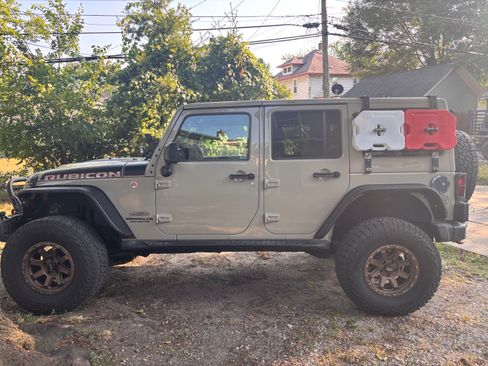 Used 2017 Jeep Wrangler Unlimited Rubicon image 1