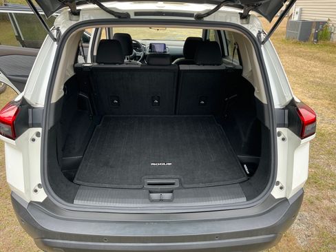 Used 2021 Nissan Rogue S image 8