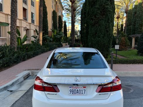 Used 2017 Honda Accord Sport image 8