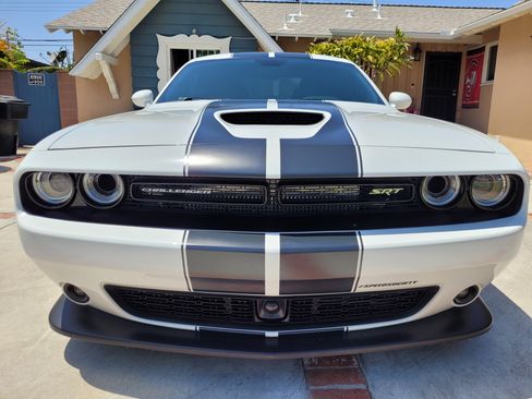 Used 2015 Dodge Challenger SRT w/ Technology Group image 2