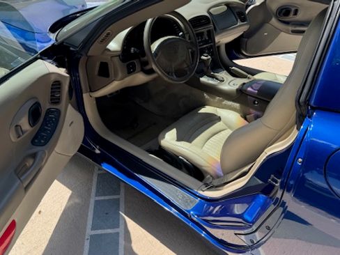Used 2004 Chevrolet Corvette Coupe w/ Preferred Equipment Group RWD image 8