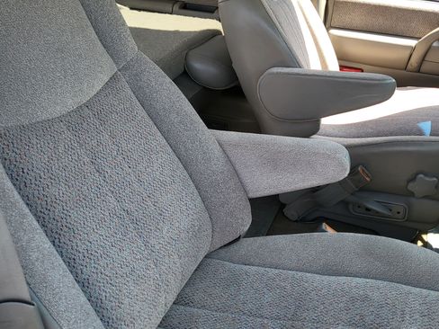 Used 2002 GMC Safari w/ Sle Marketing Option Pkg 2 image 8