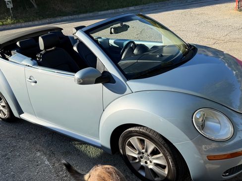 Used 2010 Volkswagen Beetle Convertible image 1